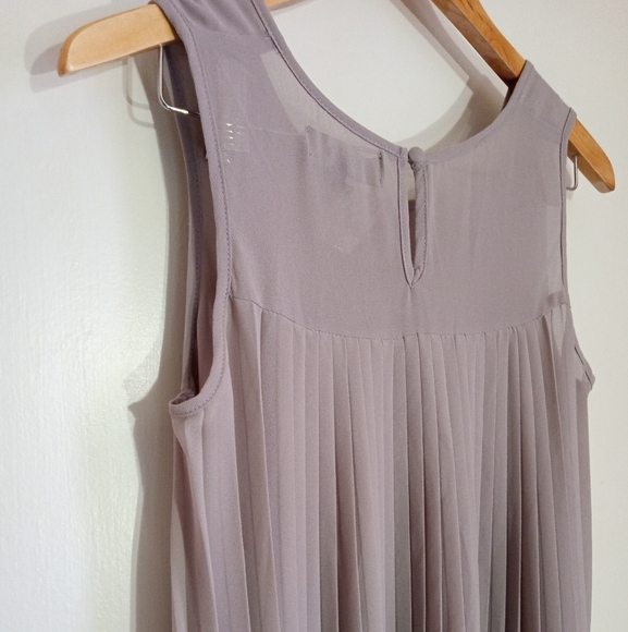Lulu's sleeveless high low pleated blouse women's size medium - Picture 5 of 8